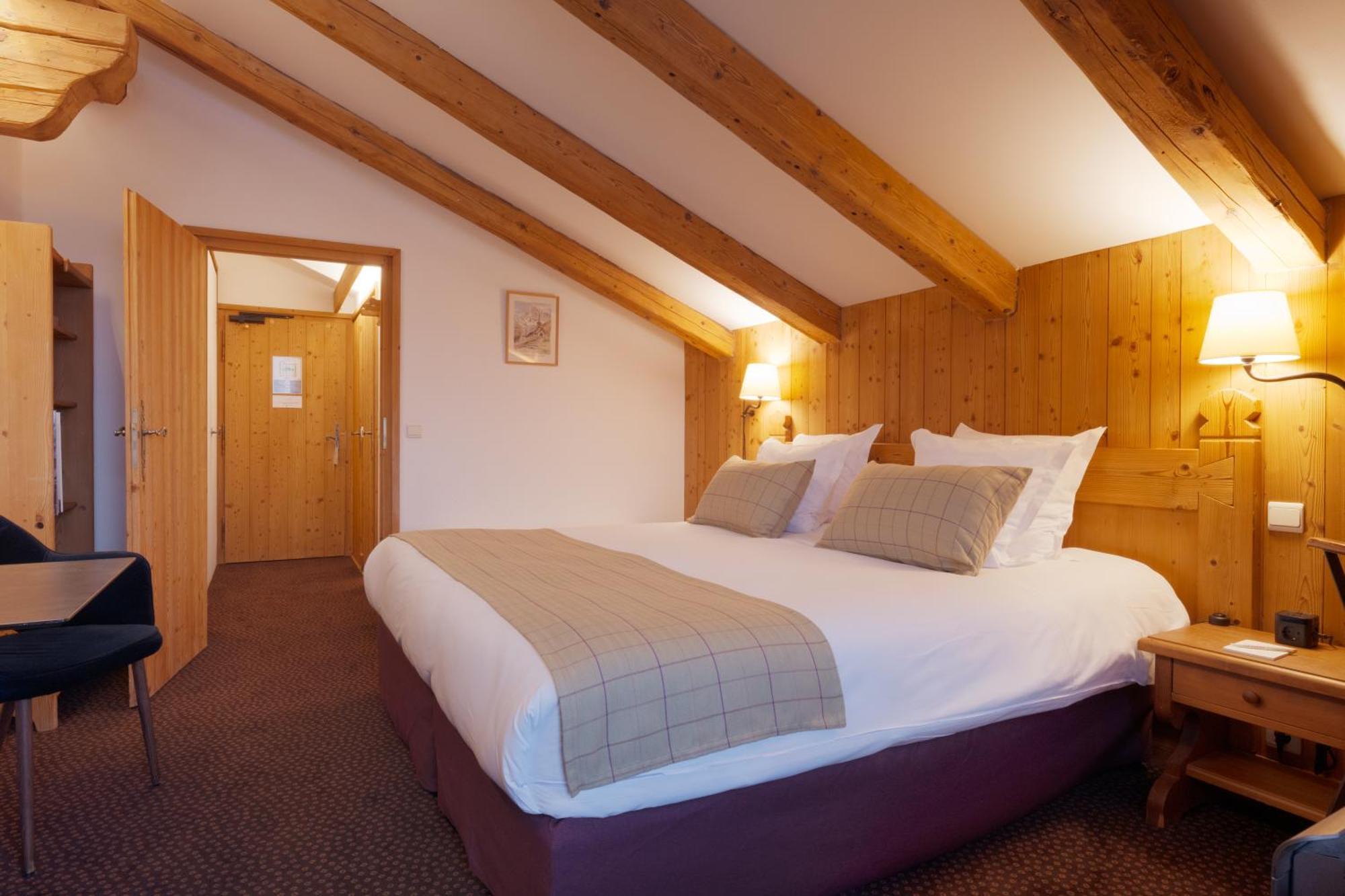 ホテル La Ferme Du Golf メジェーヴ 部屋 写真
