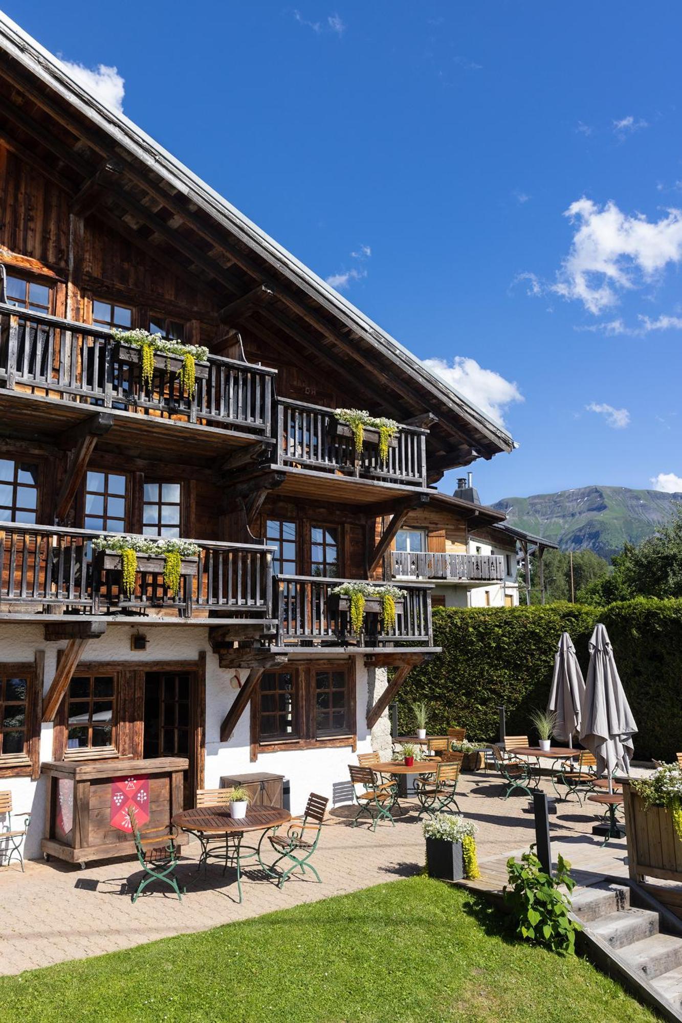 ホテル La Ferme Du Golf メジェーヴ エクステリア 写真