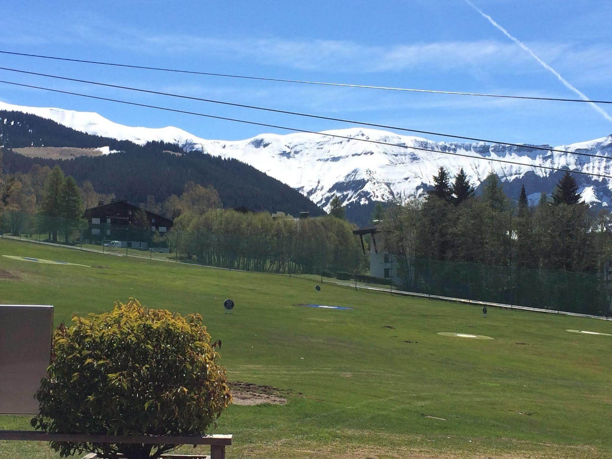 ホテル La Ferme Du Golf メジェーヴ エクステリア 写真